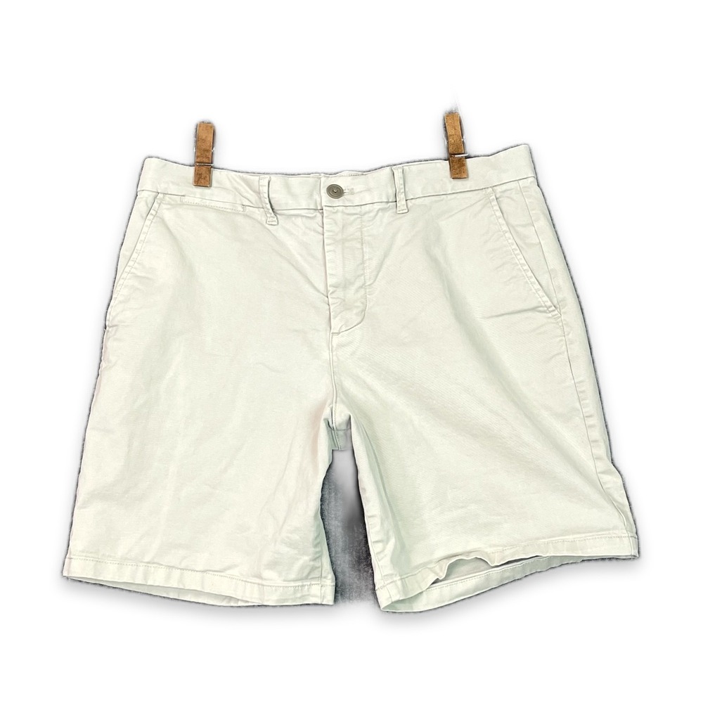 Gap Chino Shorts Men 32 Beige Flat Front 8" Inseam Mid Rise Travel Casual Summer